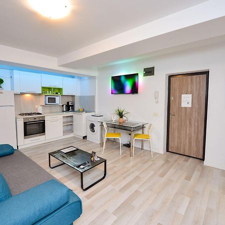 City Center Suite With Terrace 부쿠레슈티 외부 사진